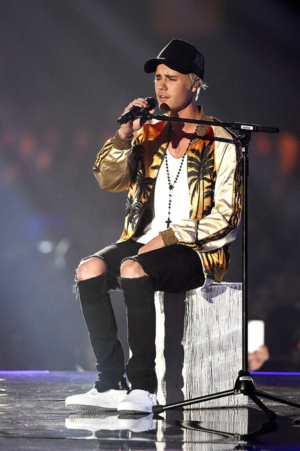 Why Justin Bieber Canceled The Rest of His Purpose Tour & wants Taylor Swift-Style Break